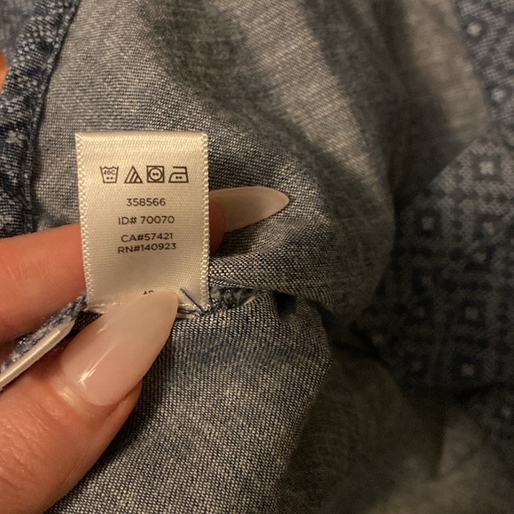 LOFT Patterned Chambray Buttondown - Picture 5 of 8